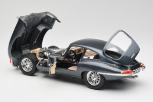 Jaguar E-Type Series 1 Groen Bburago 1:18 3018-M1 Metaal — afbeelding 7 van 8