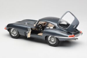 Jaguar E-Type Grijs Bburago 1:18 30018 Metaal — afbeelding 5 van 8
