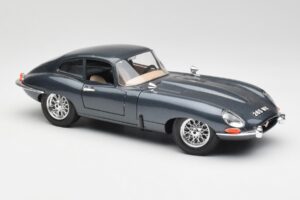 Jaguar E-Type Grijs Bburago 1:18 30018 Metaal — afbeelding 6 van 8