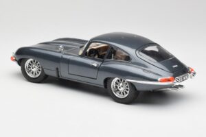 Jaguar E-Type Grijs Bburago 1:18 30018 Metaal — afbeelding 7 van 8