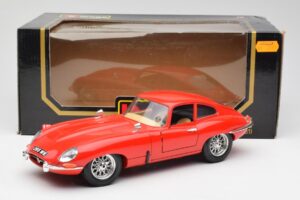 Jaguar E-Type Rood Bburago 1:18 3018 Metaal — afbeelding 8 van 8