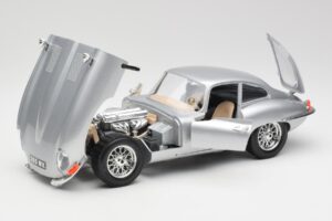 Jaguar E-Type Series 1 Zilver Bburago 1:18 3018-M2 Metaal — afbeelding 2 van 8