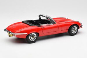Jaguar E-Type Roadster Series III V12 Rood AUTOart 1:18 73523 Metaal — afbeelding 3 van 8