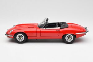 Jaguar E-Type Roadster Series III V12 Rood AUTOart 1:18 73523 Metaal — afbeelding 4 van 8