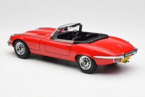 Jaguar E-Type Roadster Series III V12 Rood AUTOart 1:18 73523 Metaal — afbeelding 7 van 8