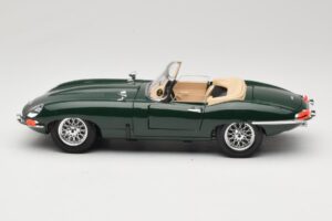 Jaguar E-Type Series 1 Roadster Groen Bburago 1:18 3016-M1 Metaal — afbeelding 4 van 8