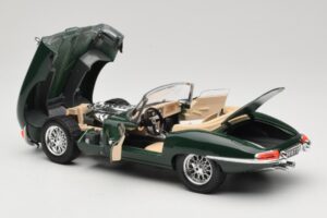 Jaguar E-Type Series 1 Roadster Groen Bburago 1:18 3016-M1 Metaal — afbeelding 5 van 8