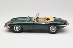 Jaguar E-Type Series 1 Roadster Groen Bburago 1:18 3018-M5 Metaal — afbeelding 4 van 8