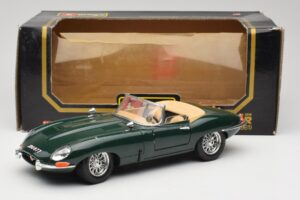 Jaguar E-Type Series 1 Roadster Groen Bburago 1:18 3018-M5 Metaal — afbeelding 8 van 8
