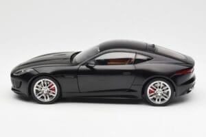 Jaguar F-Type R X152 Mat Zwart AUTOart 1:18 73652 Composiet — afbeelding 4 van 8