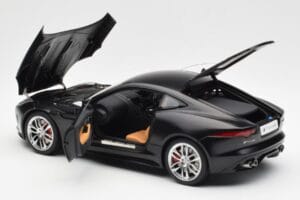 Jaguar F-Type R X152 Mat Zwart AUTOart 1:18 73652 Composiet — afbeelding 5 van 8