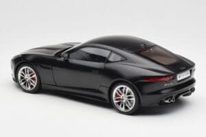 Jaguar F-Type R X152 Mat Zwart AUTOart 1:18 73652 Composiet — afbeelding 7 van 8