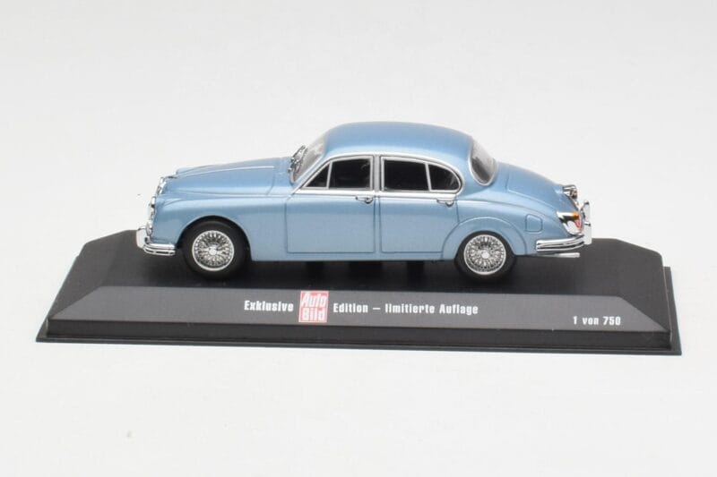 Jaguar Mk II Blue Metallic Minichamps 1:43 433130604 Metaal