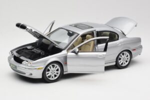 Jaguar X-Type Zilver Maisto 1:18 7271328 Metaal — afbeelding 2 van 8