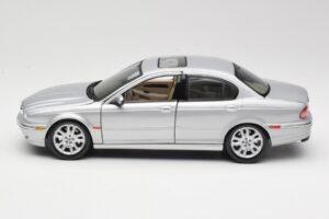Jaguar X-Type Zilver Maisto 1:18 7271328 Metaal — afbeelding 4 van 8