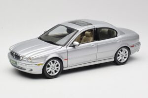 Jaguar X-Type Zilver Maisto 1:18 7271328 Metaal