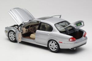 Jaguar X-Type Zilver Maisto 1:18 7271328 Metaal — afbeelding 5 van 8