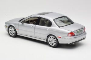 Jaguar X-Type Zilver Maisto 1:18 7271328 Metaal — afbeelding 7 van 8