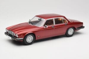 Jaguar XJ Series III Metallic Dark Red MCG 1:18 MCG18176 Metaal