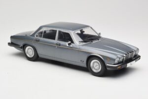Jaguar XJ Series III Metallic Grey MCG 1:18 MCG18177 Metaal — afbeelding 4 van 6