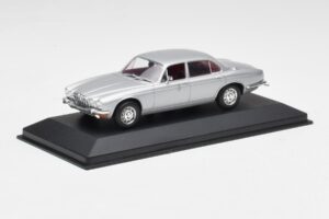 Jaguar XJ12 Series II Zilver Minichamps 1:43 400130401 Metaal — afbeelding 2 van 4