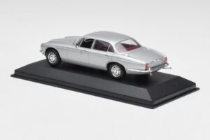 Jaguar XJ12 Series II Zilver Minichamps 1:43 400130401 Metaal — afbeelding 3 van 4