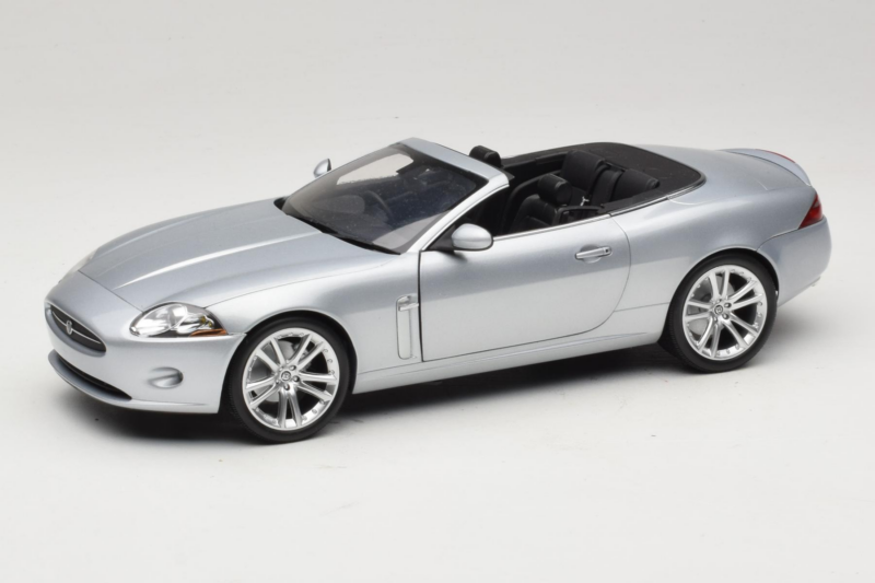 Jaguar XK X150 Cabriolet Zilver Minichamps 1:18 150130531 Metaal
