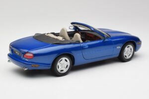 Jaguar XK8 X100 Cabriolet Azure Blauw Maisto 1:18 50286 Metaal — afbeelding 3 van 8