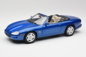 Jaguar XK8 X100 Cabriolet Azure Blauw Maisto 1:18 50286 Metaal