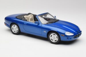 Jaguar XK8 X100 Cabriolet Azure Blauw Maisto 1:18 50286 Metaal — afbeelding 6 van 8