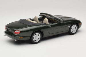 Jaguar XK8 Green Metallic Lichtgrijs Interieur Maisto 1:18 31836 Metaal — afbeelding 3 van 8