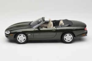 Jaguar XK8 Green Metallic Lichtgrijs Interieur Maisto 1:18 31836 Metaal — afbeelding 4 van 8