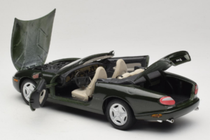 Jaguar XK8 Green Metallic Lichtgrijs Interieur Maisto 1:18 31836 Metaal — afbeelding 5 van 8
