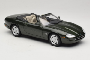 Jaguar XK8 Green Metallic Lichtgrijs Interieur Maisto 1:18 31836 Metaal — afbeelding 6 van 8