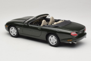 Jaguar XK8 Green Metallic Lichtgrijs Interieur Maisto 1:18 31836 Metaal — afbeelding 7 van 8