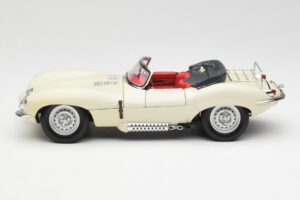 Jaguar XKSS Crème AUTOart 1:18 73512 Metaal — afbeelding 4 van 8