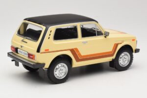 Lada Niva 2121 California Beige MCG 1:18 MCG18004 Metaal — afbeelding 2 van 6