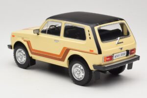 Lada Niva 2121 California Beige MCG 1:18 MCG18004 Metaal — afbeelding 5 van 6