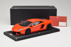 Lamborghini Aventador Oranje MR Collection 1:18 LAMB064 Hars — afbeelding 6 van 6