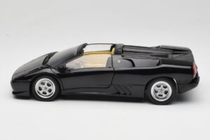 Lamborghini Diablo Roadster Zwart AUTOart 1:18 70093-R1 Metaal — afbeelding 5 van 10