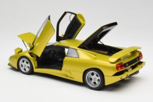 Lamborghini Diablo SE30 Anniversary Edition Geel Spyder AUTOart 1:18 79157 Metaal — afbeelding 5 van 8