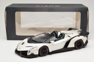 Lamborghini Veneno Roadster Wit Met Rode Lijn Kyosho 1:18 C09502W Metaal — afbeelding 6 van 6