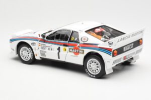 Lancia 037 Martini #1 W. Rohrl / C. Geistdorfer Winner Rally Monte Carlo 1983 Nacht-Versie Kyosho 1:18 08306A Metaal — afbeelding 7 van 8