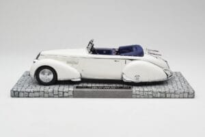 Lancia Astura Tipo 233 Corto Wit Minichamps 1:18 107125330 Hars — afbeelding 3 van 6