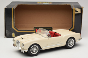 Lancia Aurelia B24 Spider Beige Bburago 1:18 3010-M2 Metaal — afbeelding 8 van 8