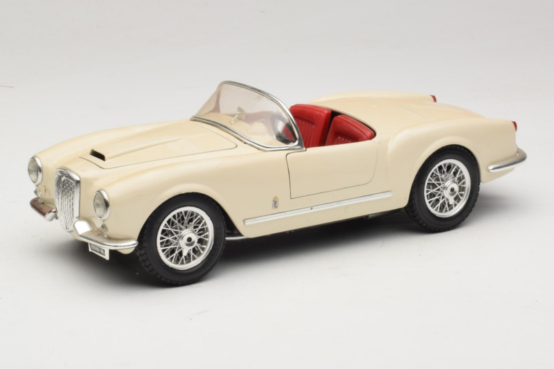 Lancia Aurelia B24 Spider Beige Bburago 1:18 3010-M2 Metaal