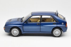 Lancia Delta HF Integrale Evo II Blauw Kyosho 1:18 08341BL Metaal — afbeelding 4 van 8