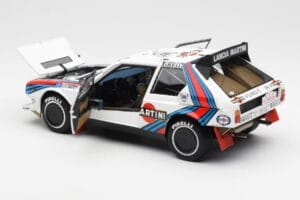 Lancia Delta S4 Martini #4 H. Toivonen / S. Cresto Rally Tour de Corse 1986 AUTOart 1:18 88620 Metaal — afbeelding 5 van 8