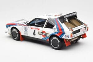 Lancia Delta S4 Martini #4 H. Toivonen / S. Cresto Rally Tour de Corse 1986 AUTOart 1:18 88620 Metaal — afbeelding 7 van 8