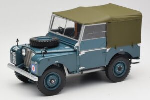 Land Rover 88 Series I Lichtblauw Minichamps 1:18 150168907 Metaal